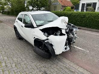 Damaged car Toyota Aygo X 1.0 VVTi MT 2023/6