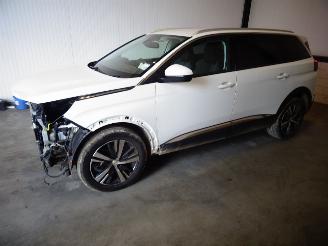 damaged passenger cars Peugeot 5008 1.2 THP 2020/12
