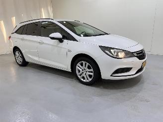 damaged motor cycles Opel Astra Sports Tourer 1.0 Online Edition 2019/1