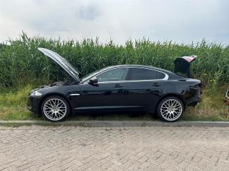 Coche siniestrado Jaguar XF  2012