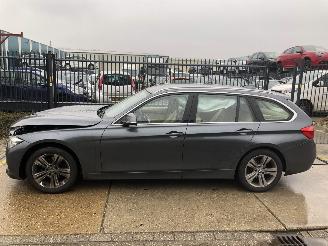 damaged commercial vehicles BMW 3-serie 320i Touring Automaat 2017/5
