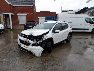 damaged passenger cars Peugeot 2008  2017/7