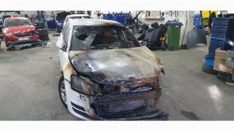 damaged passenger cars Volkswagen Golf Golf VII (AUA), Hatchback, 2012 / 2021 1.2 TSI 16V 2014/10