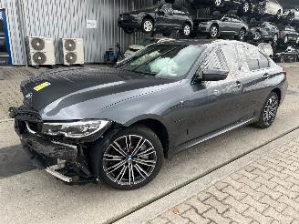 Vaurioauto  commercial vehicles BMW 3-serie 330e Plug-in-Hybrid xDrive 2019/8