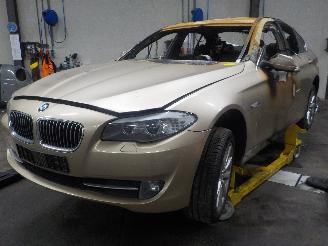 skadebil auto BMW 5-serie 5 serie (F10) Sedan 528i xDrive 16V (N20-B20A) [180kW]  (09-2011/10-20=
16) 2013/5