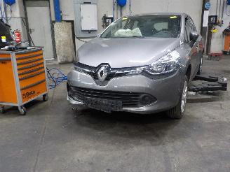 Coche accidentado Renault Clio Clio IV (5R) Hatchback 5-drs 1.2 TCE 16V GT EDC (H5F-403(H5F-D4)) [88k=
W]  (03-2013/08-2021) 2015