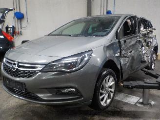 Damaged car Opel Astra Astra K Hatchback 5-drs 1.6 CDTI 110 16V (B16DTE(Euro 6)) [81kW]  (06-=
2015/12-2022) 2016/10