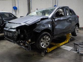 Coche siniestrado Hyundai I-20 i20 (GBB) Hatchback 1.2i 16V (G4LA) [62kW]  (11-2014/08-2020) 2016/1