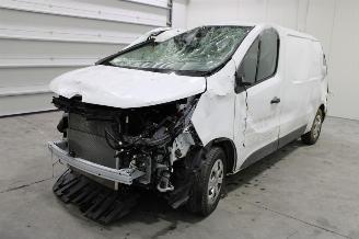 damaged commercial vehicles Renault Trafic  2023/9