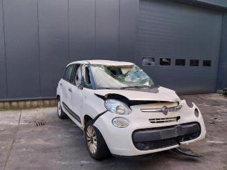 Vaurioauto  passenger cars Fiat 500L  2015/8