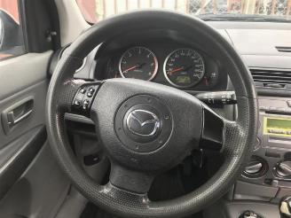 Mazda 2  picture 9